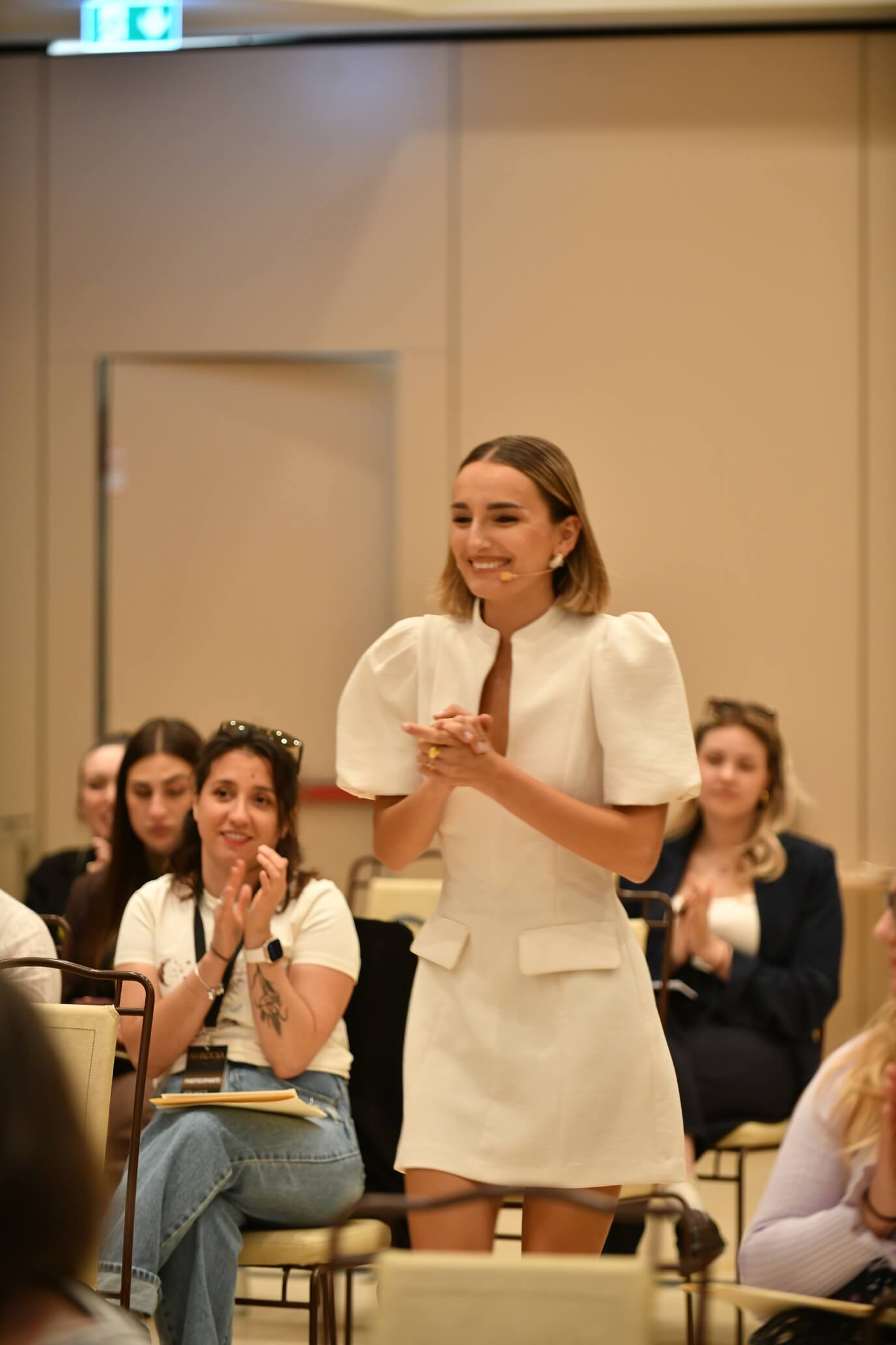 Carlotta Sgarra durante un suo evento live